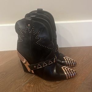 Preloved Ivy kirzhner black Revolver booties, 6.5